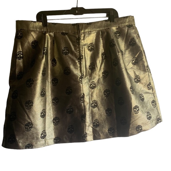 Gold 💀Black Skull Mini! So cute! Never worn, with tags. Size 22 NWT. - Picture 9 of 13